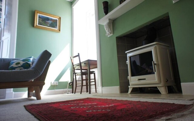Fantastic 2 Bedroom, Spacious and Great Location!