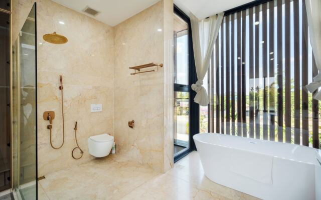 Deluxe Riverfront Pool Villas Danang