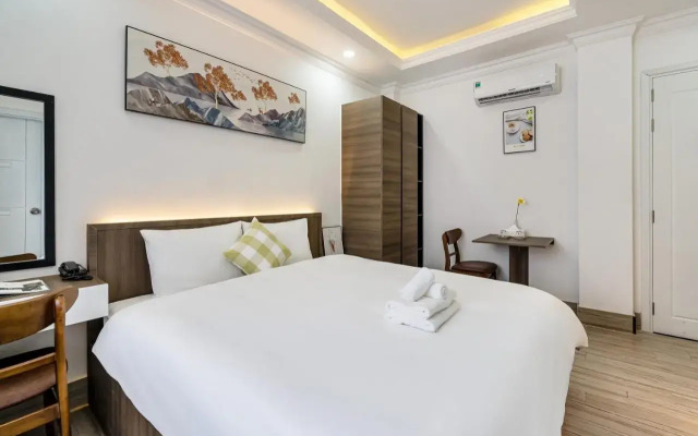 Royal Hotel Near Secc