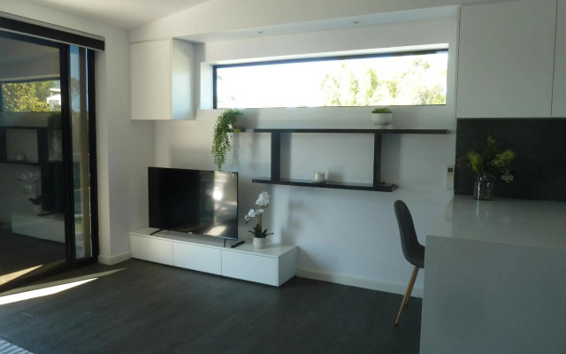 Bellevue on Bentley - Unit 1