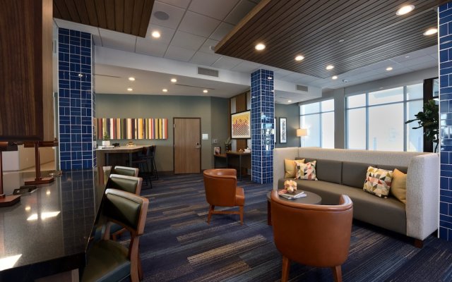 Holiday Inn Express & Suites Houston Iah - Be