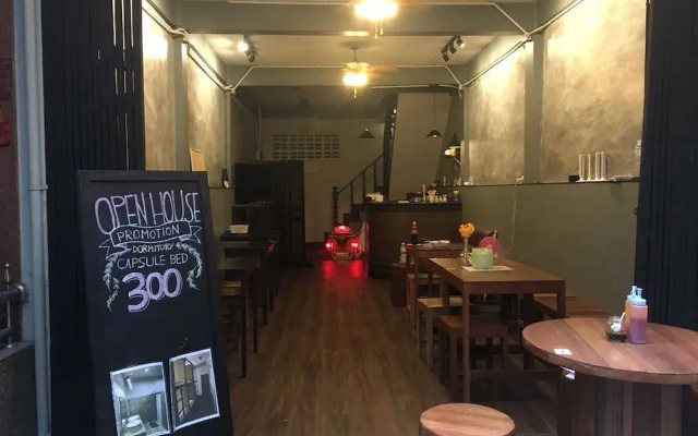 OYO 612 Hansa Hostel