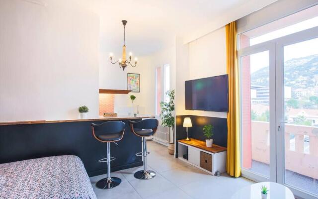 #3 Toulon CENTRE, BALCON, LUMINEUX, STATIONNEMENT FACILE, TOUT CONFORT