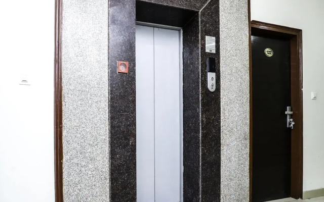 OYO 23018 Hotel Expo Suites