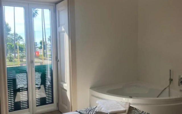 Suite Riviera 84 (Adults Only)