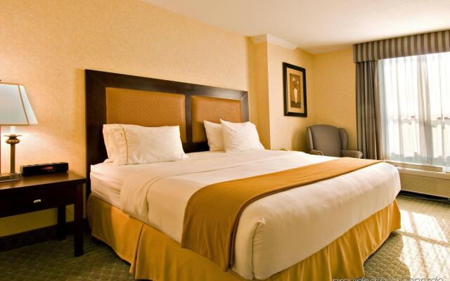 Holiday Inn Express Vancouver-Metrotown (Burnaby), an IHG Hotel