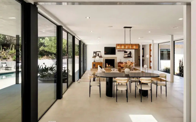 Valea Estate - Secluded Beverly Hills Retreat 1-acre Oasis