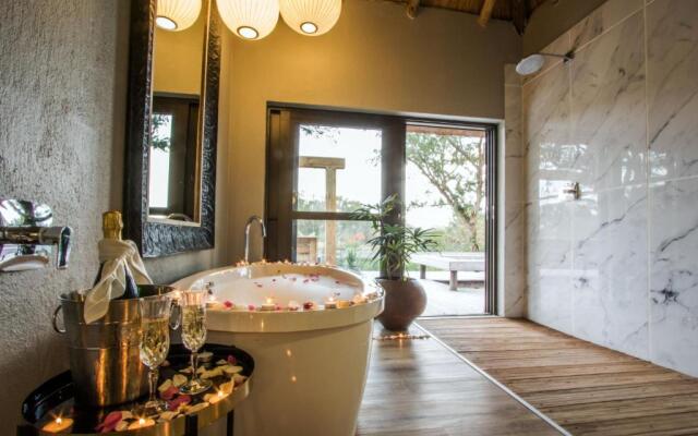 Thornybush Simbambili Lodge