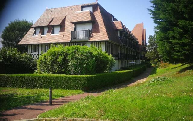 Joli studio neuf vue mer proche Deauville