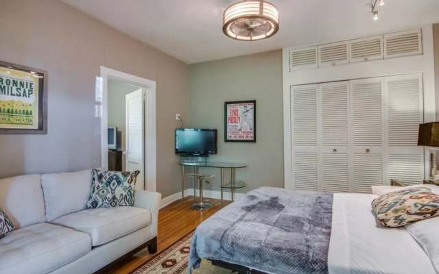 1BR Nashville Songwriters Paradise by RedAwning