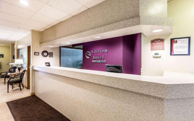 AmericInn & Suites By Wyndham Baraboo Event Center