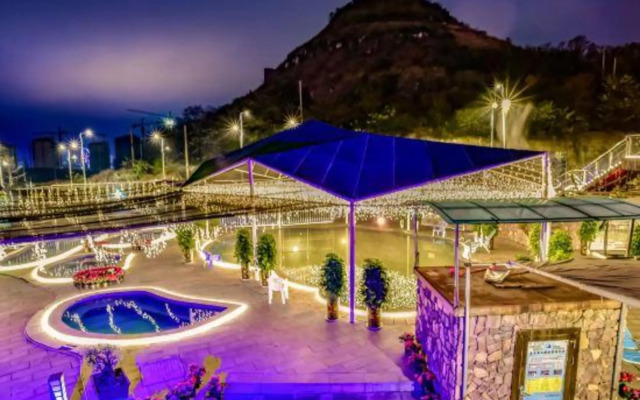 Golden Apple Hot Spring Hotel