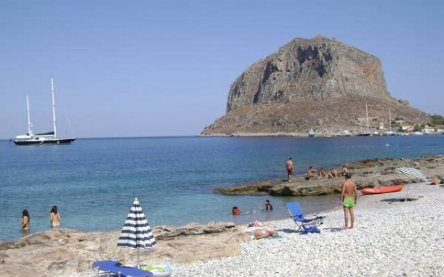 Mpalkoni Sti Monemvasia