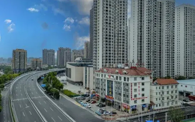 Langting Holiday Hotel (Hefei High-speed Railway South Station Gong Street)