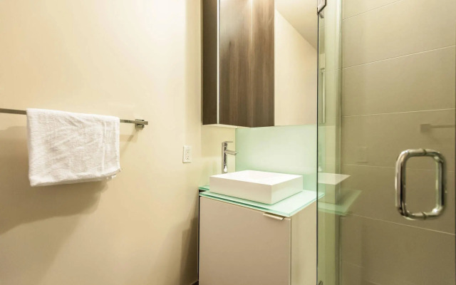 Life Suites Loft - CN Tower