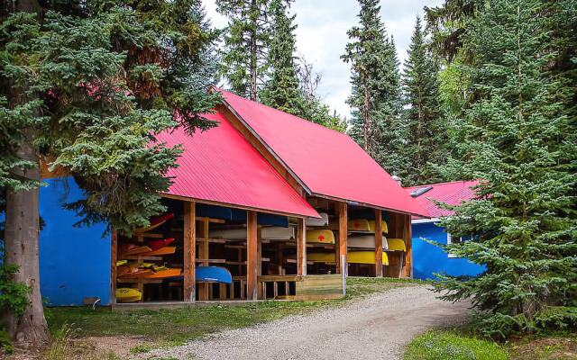 Becker's Lodge Bowron Lake Adventures Resort