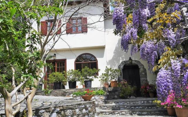 Wonderful 4 Bedroom Villa & separate guest house Villa Thalia