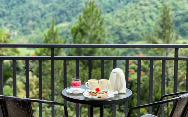 EdensoR Hills Villa, Resort & Café Sharia