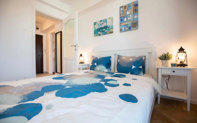 Victoria Avenue Apartment