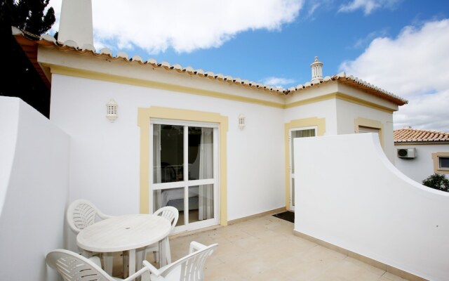 Rent Villa and Apartment in Oasis Parque Country Club, Nr. Portimao, Algarve