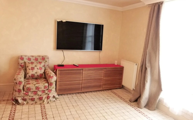 SS Property Hub - Family Apartment near Central London