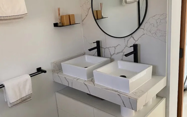 Palm Beach Vacaysuites - Palm Suite 100m2