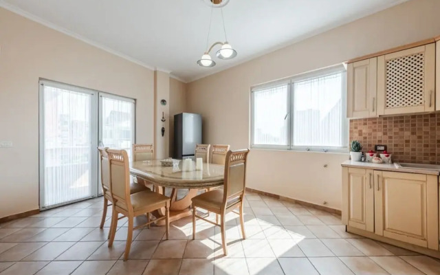 The Old-clock Apartment