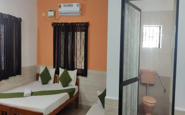 Oyo 87132 Mahamaya Holiday Inn
