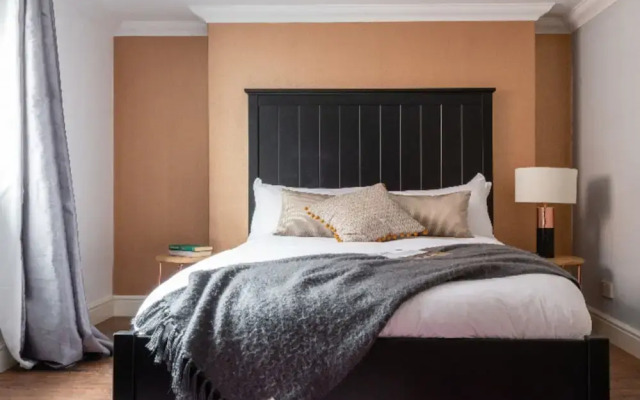 The Historic Gem - Sleek & Central 3bdr Maisonette