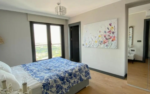 Luxury Duplex with Terrace Apartment by Siena Suites