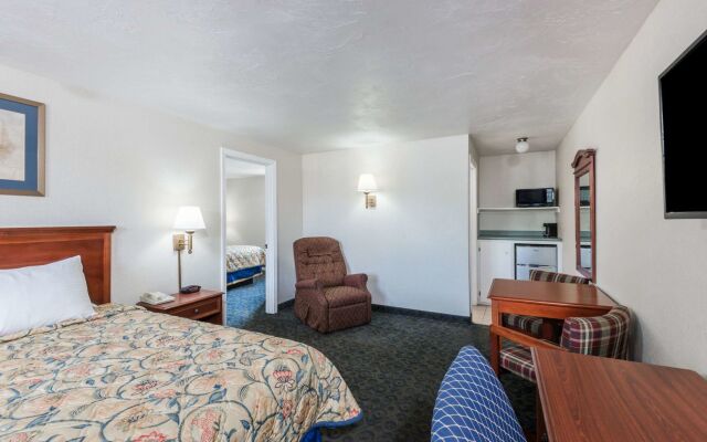 Knights Inn North Attleboro