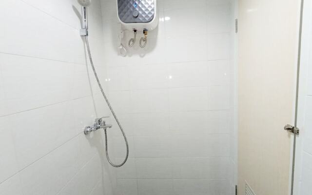 Homey And Cozy Living Studio Amartha View Apartment