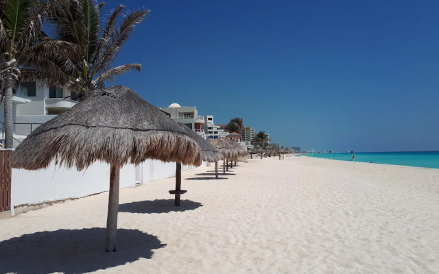 Brisas 10 Beachside Suites