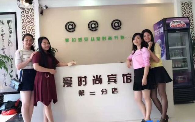 Yibin Business Hotel (Hengxian Jasmine Avenue Branch)