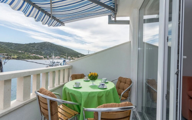 Miranda - Quiet & Next to the sea - A4