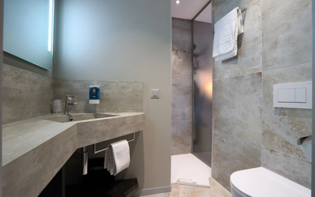 Ascona Lodge, Pool & Garden Retreat