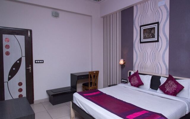 OYO 11716 Hotel Everest