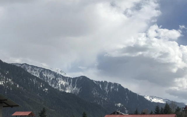The Laurent and Banon Resorts