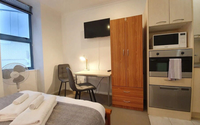 Private & Compact CBD Studio - Free Wifi