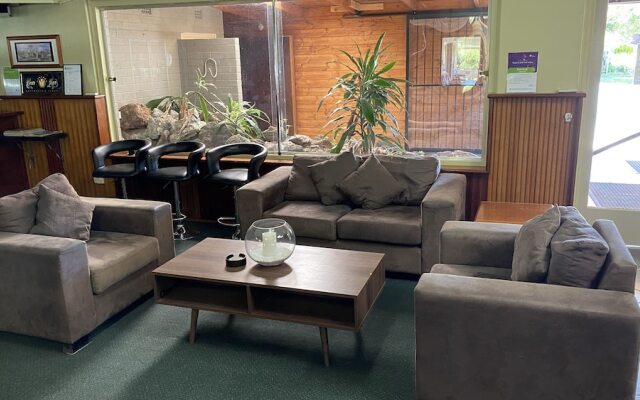 Bucketts Way Motel