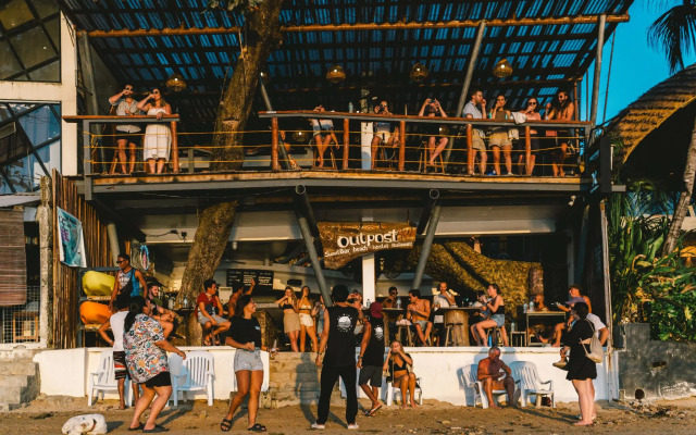 Outpost Beach Hostel - Adults Only