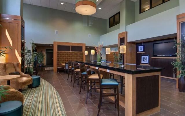 HAMPTON INN &amp; SUITES SMITHFIELD(H)