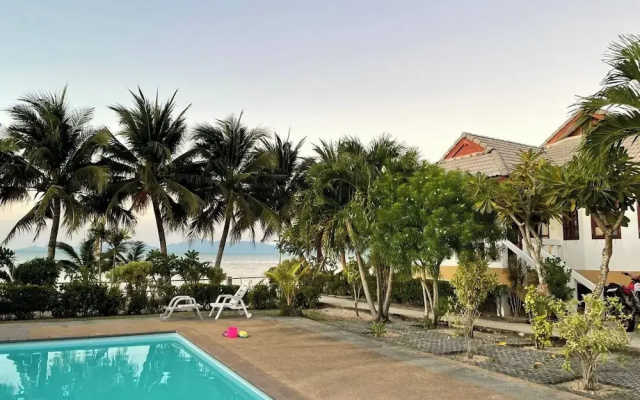 Krisada Beach Resort