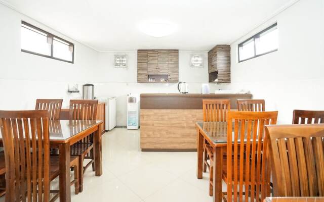 Avila Ketapan Rame Hotel