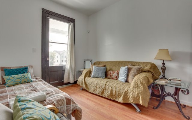 Updated Apartment in East Orange ~ 13 Mi to Nyc!