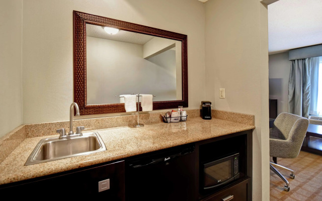 Hampton Inn & Suites Detroit-Canton