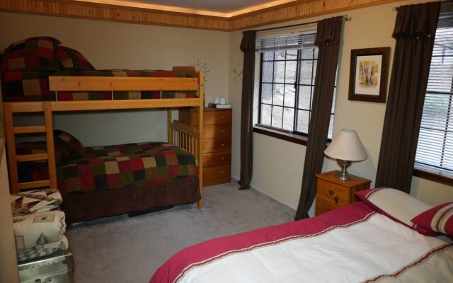 Sweet Retreat Movie Theater, Poolping-pong, Bbq, Summer Swimming