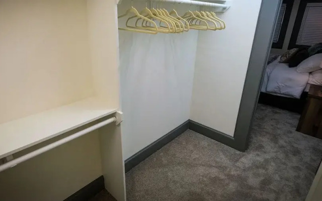 5Bdrm 3.5Bath 12Beds - HOME BIG AS TEXAS