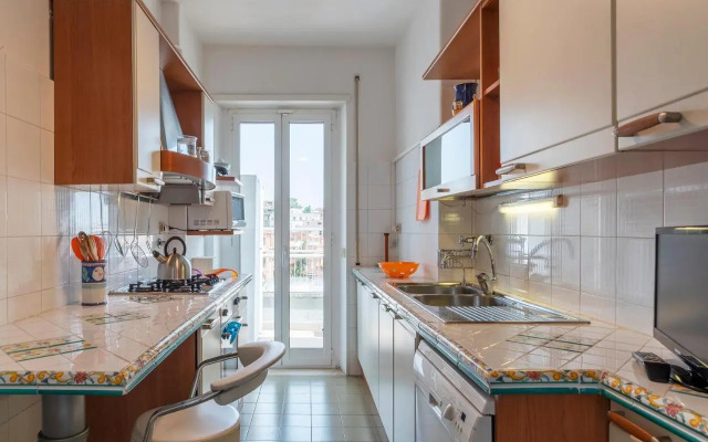 Roomy and Bright Apartment with Terrace