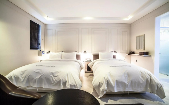 Hotel Stay 53